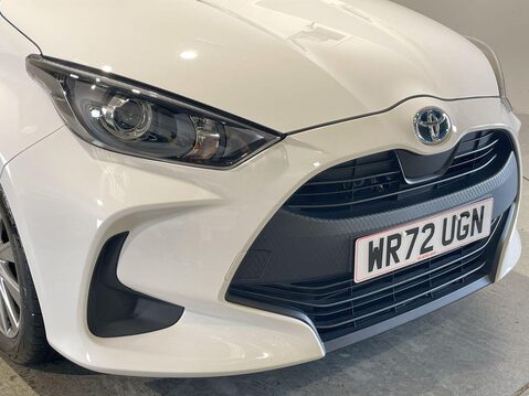 Toyota Yaris 1.5 VVT-h Icon Hatchback 5dr Petrol Hybrid E-CVT Euro 6 (s/s) (116 ps) Cru 10