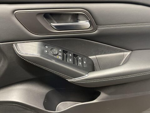 Nissan Qashqai 1.3 DIG-T MHEV N-Connecta SUV 5dr Petrol Hybrid Manual Euro 6 (s/s) (140 ps 25