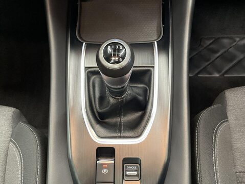 Nissan Qashqai 1.3 DIG-T MHEV N-Connecta SUV 5dr Petrol Hybrid Manual Euro 6 (s/s) (140 ps 21