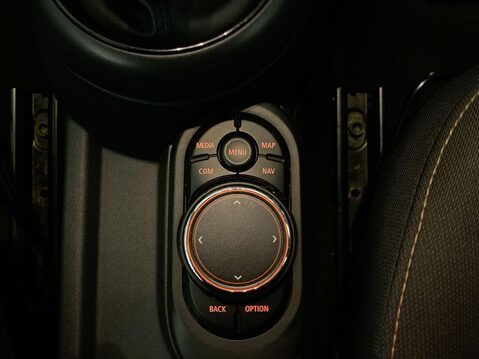 Mini Convertible 1.5 Cooper Classic Convertible 2dr Petrol Steptronic Euro 6 (s/s) (136 ps) 29