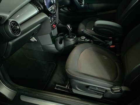 Mini Convertible 1.5 Cooper Classic Convertible 2dr Petrol Steptronic Euro 6 (s/s) (136 ps) 17