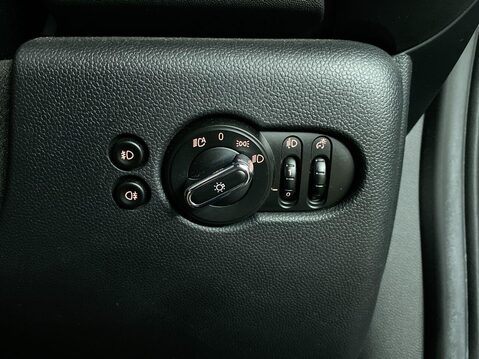 Mini Convertible 1.5 Cooper Classic Convertible 2dr Petrol Steptronic Euro 6 (s/s) (136 ps) 23