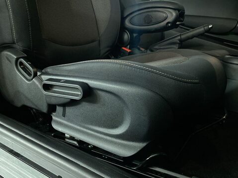 Mini Convertible 1.5 Cooper Classic Convertible 2dr Petrol Steptronic Euro 6 (s/s) (136 ps) 26