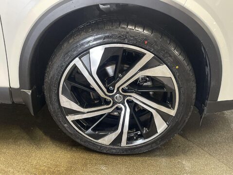 Nissan Qashqai 1.3 DIG-T MHEV Tekna+ SUV 5dr Petrol Hybrid XTRON Euro 6 (s/s) (158 ps) Lea 12