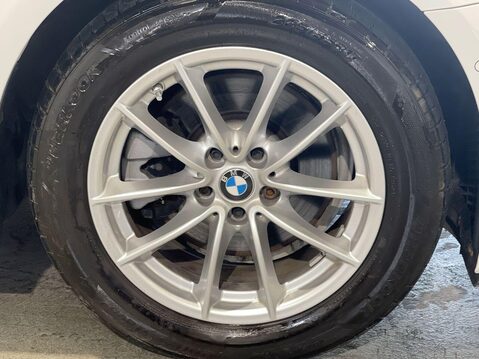 BMW 5 Series 2.0 520d MHT SE Saloon 4dr Diesel Hybrid Steptronic xDrive Euro 6 (s/s) (19 9