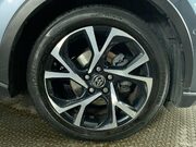 Toyota C-HR 1.8 VVT-h Design SUV 5dr Petrol Hybrid CVT Euro 6 (s/s) (122 ps) Cruise Co 12