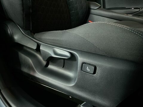 Toyota C-HR 1.8 VVT-h Design SUV 5dr Petrol Hybrid CVT Euro 6 (s/s) (122 ps) Cruise Co 26