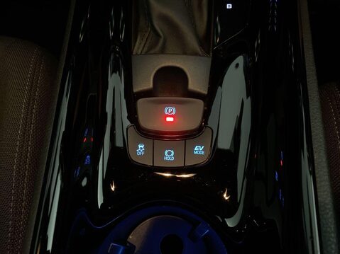 Toyota C-HR 1.8 VVT-h Design SUV 5dr Petrol Hybrid CVT Euro 6 (s/s) (122 ps) Cruise Co 31