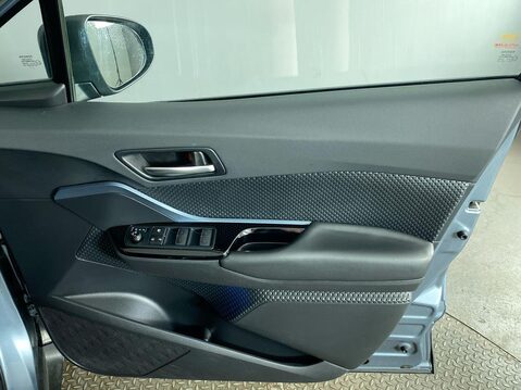 Toyota C-HR 1.8 VVT-h Design SUV 5dr Petrol Hybrid CVT Euro 6 (s/s) (122 ps) Cruise Co 27