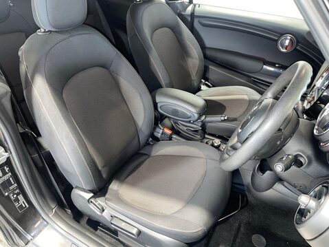 Mini Convertible 1.5 Cooper Classic Convertible 2dr Petrol Steptronic Euro 6 (s/s) (136 ps) 14