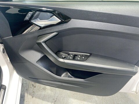 Audi A1 1.0 TFSI 25 S line Sportback 5dr Petrol S Tronic Euro 6 (s/s) (95 ps) Crui 7