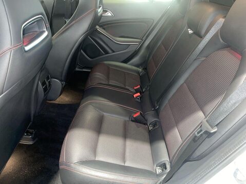 Mercedes-Benz GLA 2.1 GLA220d AMG Line (Premium) SUV 5dr Diesel 7G-DCT 4MATIC Euro 6 (s/s) (1 17