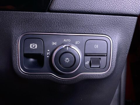 Mercedes-Benz GLA 2.0 GLA220d AMG Line (Premium) SUV 5dr Diesel 8G-DCT 4MATIC Euro 6 (s/s) (1 23