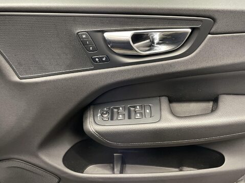 Volvo XC60 2.0 T5 Momentum SUV 5dr Petrol Auto AWD Euro 6 (s/s) (250 ps) Cruise Contr 25