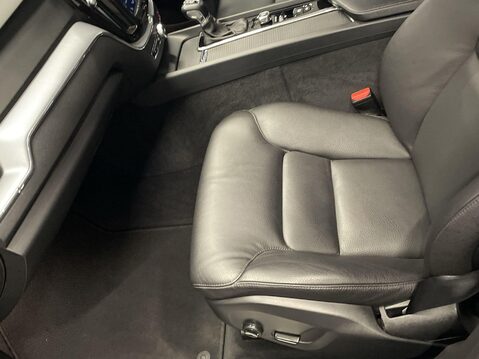 Volvo XC60 2.0 T5 Momentum SUV 5dr Petrol Auto AWD Euro 6 (s/s) (250 ps) Cruise Contr 17