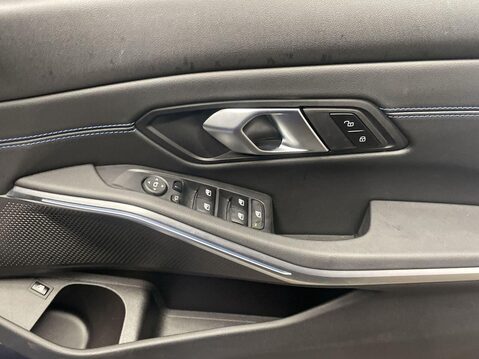 BMW 3 Series 2.0 330e 12kWh M Sport Saloon 4dr Petrol Plug-in Hybrid Auto Euro 6 (s/s) ( 25