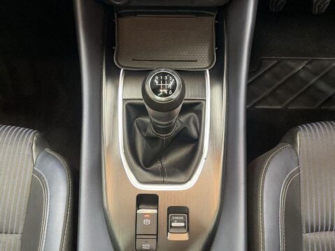 Nissan Qashqai 1.3 DIG-T MHEV Tekna SUV 5dr Petrol Hybrid Manual Euro 6 (s/s) (140 ps) Air 21