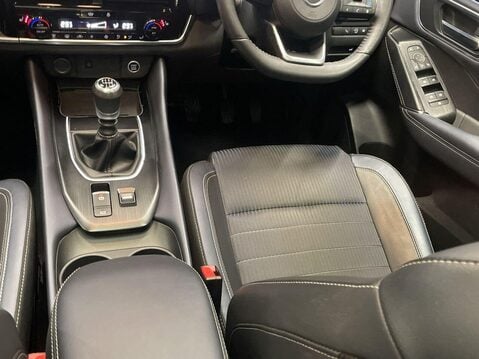 Nissan Qashqai 1.3 DIG-T MHEV Tekna SUV 5dr Petrol Hybrid Manual Euro 6 (s/s) (140 ps) Air 15