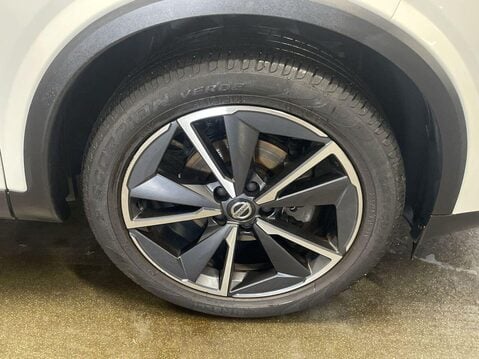 Nissan Qashqai 1.3 DIG-T MHEV Tekna SUV 5dr Petrol Hybrid Manual Euro 6 (s/s) (140 ps) Air 12