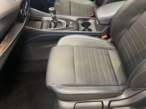 Nissan Qashqai 1.3 DIG-T MHEV Tekna SUV 5dr Petrol Hybrid Manual Euro 6 (s/s) (140 ps) Air 17