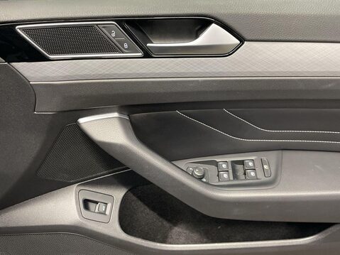 Volkswagen Passat 1.5 TSI EVO SEL Estate 5dr Petrol DSG Euro 6 (s/s) (150 ps) Cruise Control 25