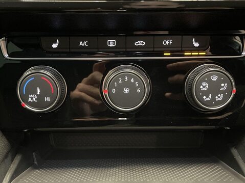 Volkswagen Passat 1.5 TSI EVO SEL Estate 5dr Petrol DSG Euro 6 (s/s) (150 ps) Cruise Control 28