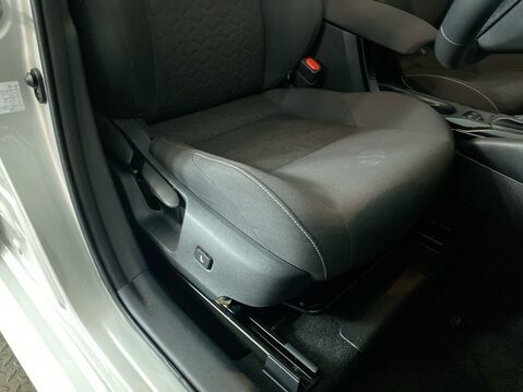 Toyota Corolla 1.8 VVT-h Icon Hatchback 5dr Petrol Hybrid CVT Euro 6 (s/s) (140 ps) Alloys 26
