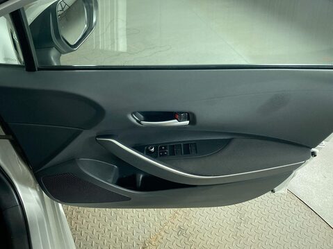 Toyota Corolla 1.8 VVT-h Icon Hatchback 5dr Petrol Hybrid CVT Euro 6 (s/s) (140 ps) Alloys 27