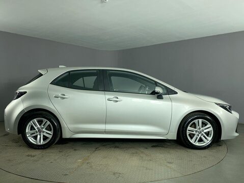 Toyota Corolla 1.8 VVT-h Icon Hatchback 5dr Petrol Hybrid CVT Euro 6 (s/s) (140 ps) Alloys 9