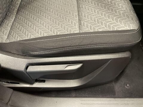 Renault Captur 1.0 TCe Limited SUV 5dr Petrol Manual Euro 6 (s/s) (90 ps) Alloys - DAB Rad 23