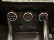 Renault Captur 1.0 TCe Limited SUV 5dr Petrol Manual Euro 6 (s/s) (90 ps) Alloys - DAB Rad 27