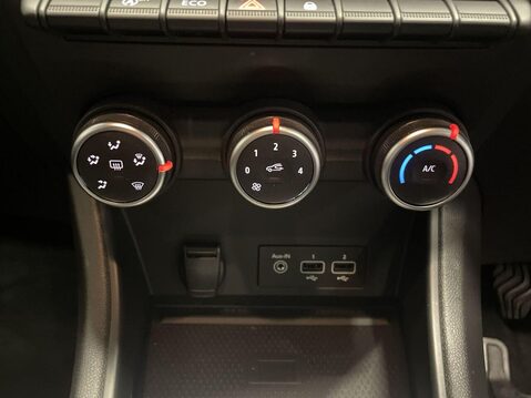 Renault Captur 1.0 TCe Limited SUV 5dr Petrol Manual Euro 6 (s/s) (90 ps) Alloys - DAB Rad 27