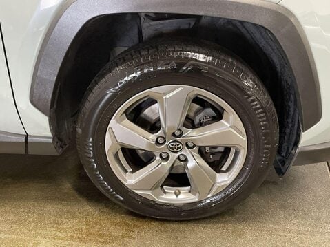 Toyota Rav4 2.5 VVT-h Design SUV 5dr Petrol Hybrid CVT 4WD Euro 6 (s/s) (222 ps) Parkin 12