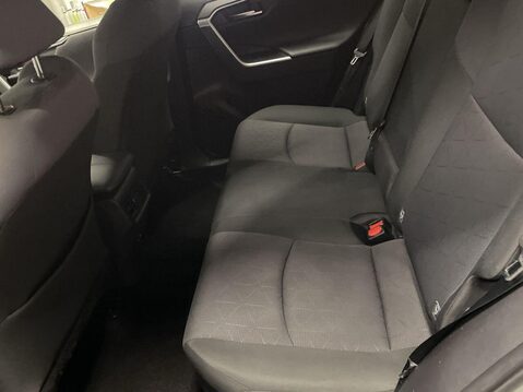 Toyota Rav4 2.5 VVT-h Design SUV 5dr Petrol Hybrid CVT 4WD Euro 6 (s/s) (222 ps) Parkin 18