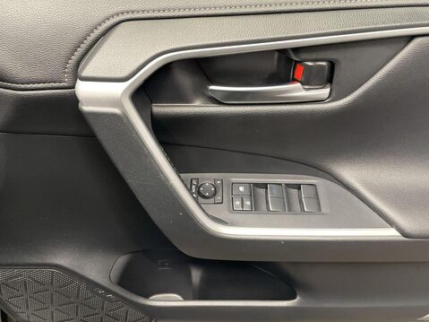 Toyota Rav4 2.5 VVT-h Design SUV 5dr Petrol Hybrid CVT 4WD Euro 6 (s/s) (222 ps) Parkin 24