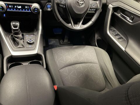 Toyota Rav4 2.5 VVT-h Design SUV 5dr Petrol Hybrid CVT 4WD Euro 6 (s/s) (222 ps) Parkin 15