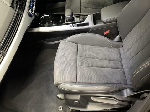 Audi A4 2.0 TFSI 35 S line Estate 5dr Petrol S Tronic Euro 6 (s/s) (150 ps) 17