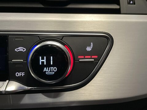 Audi A4 2.0 TFSI 35 S line Estate 5dr Petrol S Tronic Euro 6 (s/s) (150 ps) 23