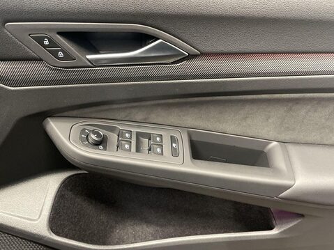 Volkswagen Golf 1.5 eTSI MHEV Black Edition Hatchback 5dr Petrol Hybrid DSG Euro 6 (s/s) (1 25