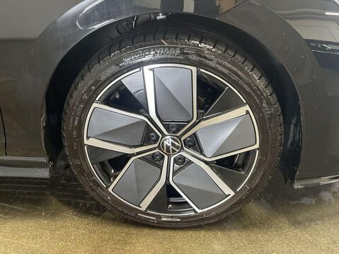 Volkswagen Golf 1.5 eTSI MHEV Black Edition Hatchback 5dr Petrol Hybrid DSG Euro 6 (s/s) (1 12