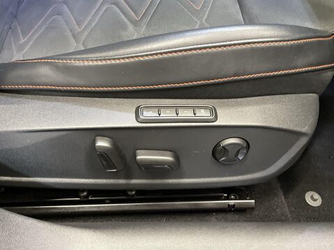 SEAT Leon 1.5 TSI EVO FR Sport Hatchback 5dr Petrol Manual Euro 6 (s/s) (150 ps) Prof 24