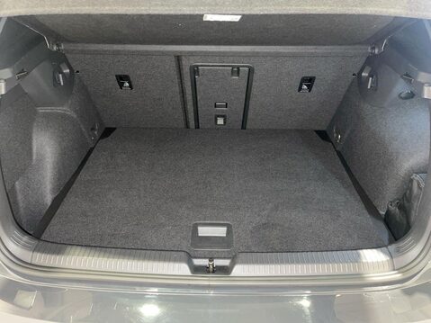 Volkswagen Golf 1.5 eTSI MHEV R-Line Hatchback 5dr Petrol Hybrid DSG Euro 6 (s/s) (150 ps) 12