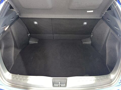 Toyota C-HR 1.8 VVT-h GPF Icon SUV 5dr Petrol Hybrid CVT Euro 6 (s/s) (122 ps) One Owne 12