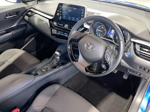 Toyota C-HR 1.8 VVT-h GPF Icon SUV 5dr Petrol Hybrid CVT Euro 6 (s/s) (122 ps) One Owne 15