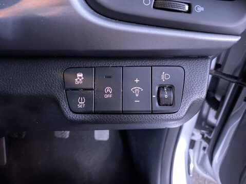 Kia Rio 1.2 1 Hatchback 5dr Petrol Manual Euro 6 (s/s) (83 bhp) Bluetooth - DAB Ra 24