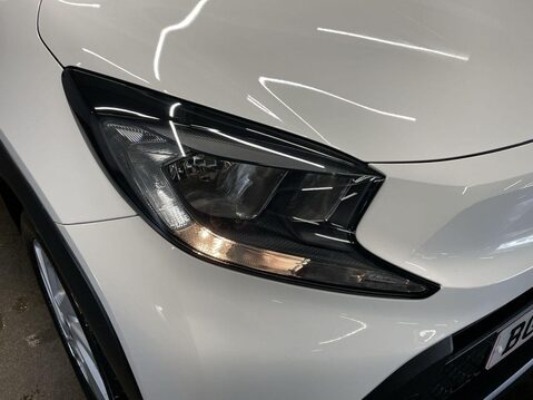 Toyota Aygo X 1.0 VVT-i Pure Hatchback 5dr Petrol Manual Euro 6 (s/s) (72 ps) Air Con - A 21