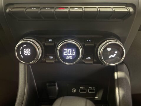 Renault Captur 1.6 E-TECH 9.8kWh techno SUV 5dr Petrol Plug-in Hybrid Auto Euro 6 (s/s) (1 27