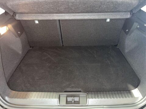 Renault Captur 1.6 E-TECH 9.8kWh techno SUV 5dr Petrol Plug-in Hybrid Auto Euro 6 (s/s) (1 12