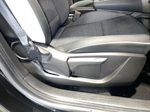 Renault Captur 1.6 E-TECH 9.8kWh techno SUV 5dr Petrol Plug-in Hybrid Auto Euro 6 (s/s) (1 23