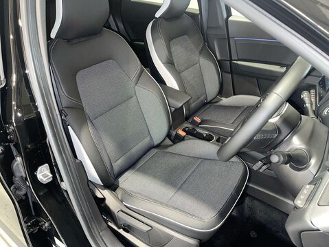 Renault Captur 1.6 E-TECH 9.8kWh techno SUV 5dr Petrol Plug-in Hybrid Auto Euro 6 (s/s) (1 14